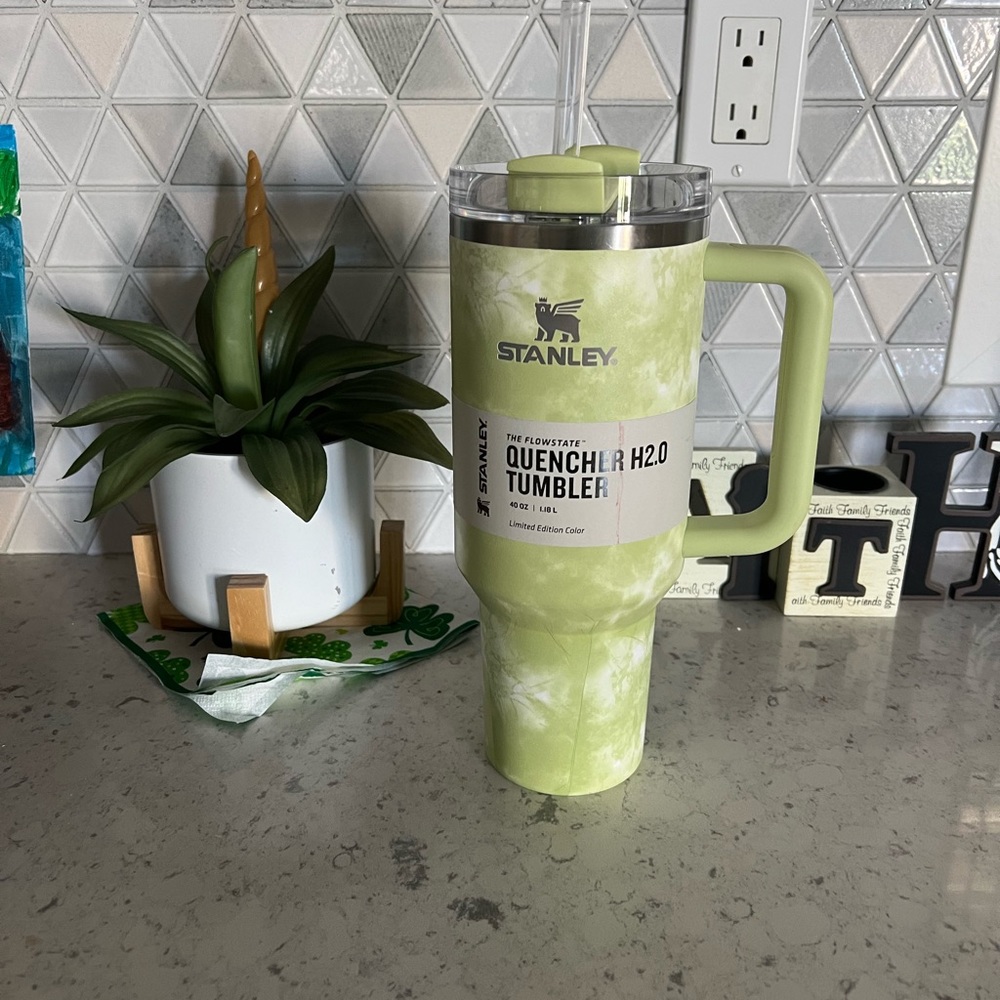 Stanley 40oz Green Tie Dye with handle